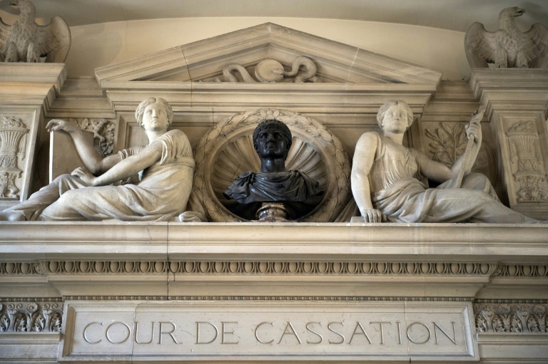 Près de trois ans après la mort du jeune Nahel Merzouk à Nanterre, la Cour de cassation a annulé la requalification des faits en violences pour le policier auteur du tir