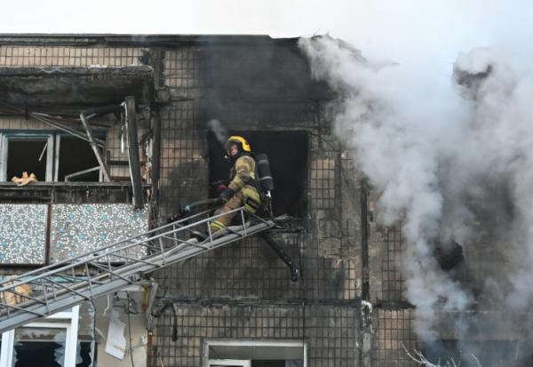 Un immeuble touché par une frappe russe à Kharkiv, en Ukraine, le 3 février 2026
