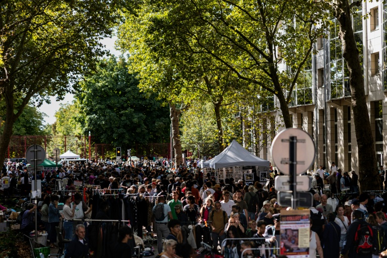 Des visiteurs à la braderie de Lille, le 5 septembre 2026 dans le Nord