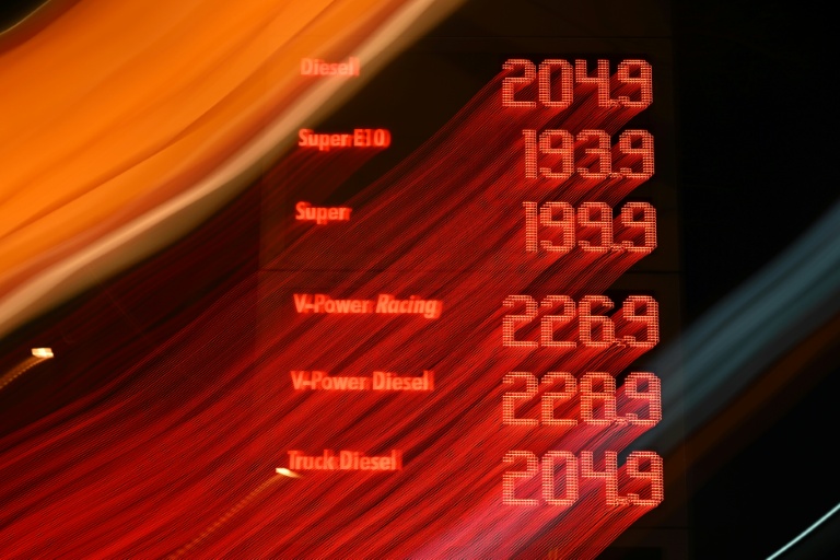 Les prix dans une station service de Bochum, près de Dortmund en Allemagne le 4 mars 2026