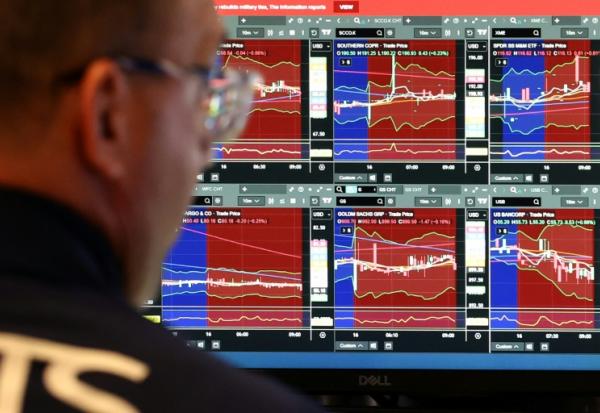 Un trader devant ses écrans à la Bourse de New York, le 16 avril 2026