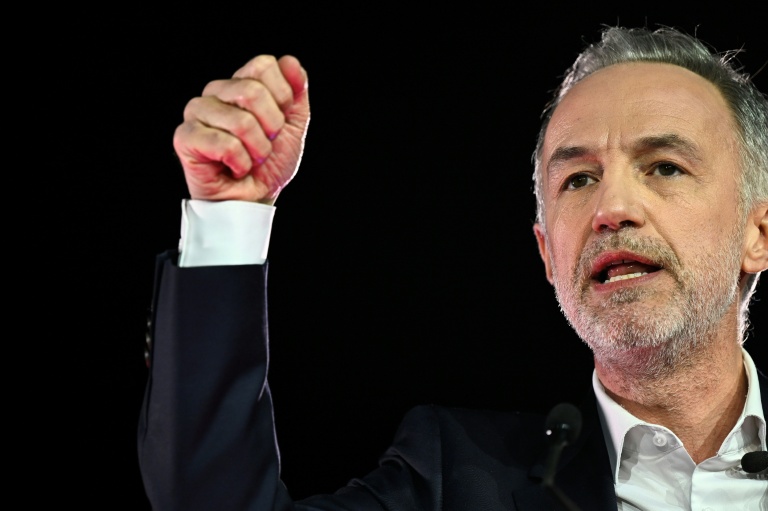 Emmanuel Grégoire, candidat de la gauche unie hors LFI à la mairie de Paris, lors d'un meeting de campagne avant le 2e tour des municipales, le 20 mars 2026 à Paris