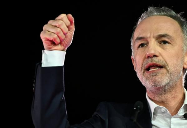 Emmanuel Grégoire, candidat de la gauche unie hors LFI à la mairie de Paris, lors d'un meeting de campagne avant le 2e tour des municipales, le 20 mars 2026 à Paris