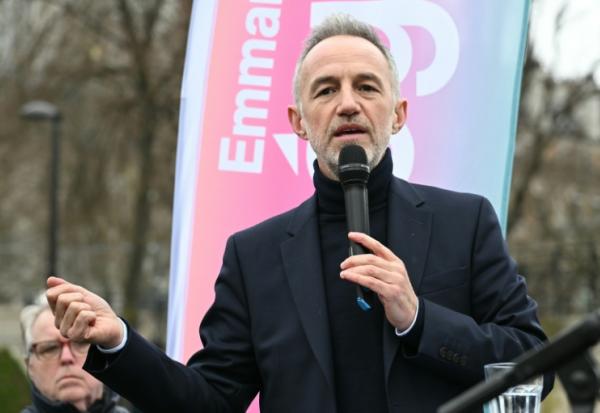 Emmanuel Grégoire, candidat socialiste à la mairie de Paris, lors d'un débat public pour les élections municipales, le 22 février 2026 à Paris