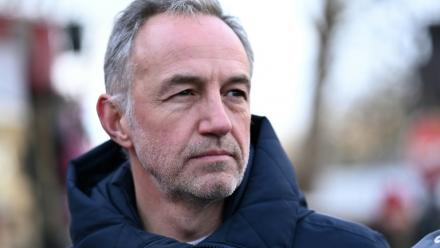 Emmanuel Grégoire, député du Parti socialiste (PS) et candidat à la mairie de Paris, lors d'une visite de campagne dans le 13e arrondissement de Paris le 11 janvier 2026