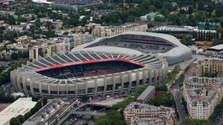 Le Parc des Princes (G) et le stade Jean Bouin à Paris 29 mai 2015