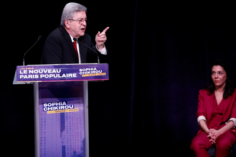 Le leader de La France insoumise Jean-Luc Mélenchon et la candidate LFI à la mairie de Paris, Sophia Chikirou, lors d'un meeting à la Mutualité, le 9 mars 2026