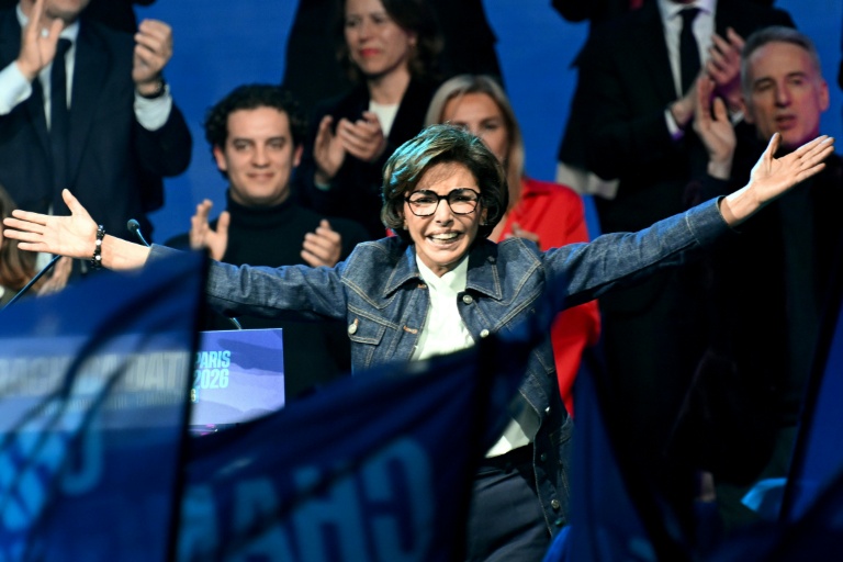 Rachida Dati, candidate des partis de droite Les Républicains (LR) et MoDem à la mairie de Paris, arrive à l'Élysée Montmartre le 12 mars 2026 pour un meeting de campagne