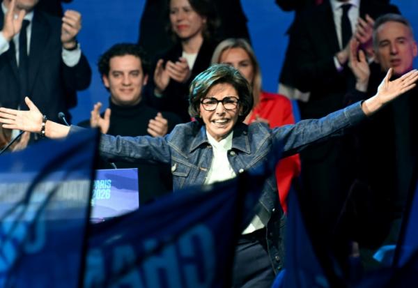 Rachida Dati, candidate des partis de droite Les Républicains (LR) et MoDem à la mairie de Paris, arrive à l'Élysée Montmartre le 12 mars 2026 pour un meeting de campagne