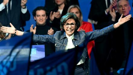 Rachida Dati, candidate des partis de droite Les Républicains (LR) et MoDem à la mairie de Paris, arrive à l'Élysée Montmartre le 12 mars 2026 pour un meeting de campagne