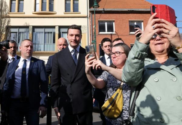 Jordan Bardella en campagne à Lens en soutien au candidat RN Bruno Clavet, le 5 mars 2026