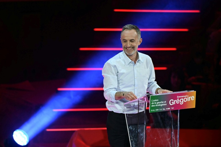 Le député socialiste, candidat de la gauche unie hors LFI à la mairie de Paris, Emmanuel Grégoire, lors d'un meeting électoral au Cirque d'Hiver à Paris le 12 mars 2026