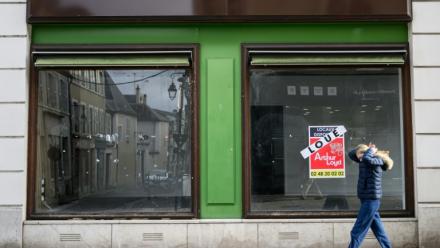 Une boutique fermée à Bourges, le 9 janvier 2026 dans le Cher