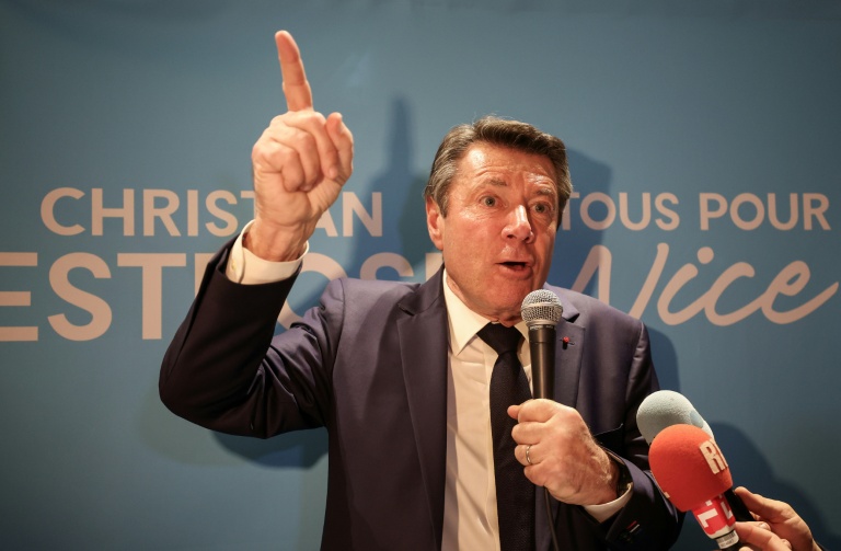 Le maire de Nice, Christian Estrosi, candidat à sa réélection, s'adresse à ses partisans après les résultats du 1er tour des municipales, le 15 mars 2026 à Nice