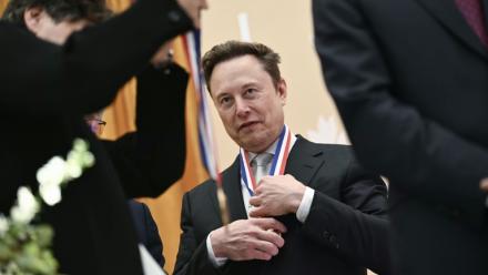 Elon Musk reçoit une médaille scientifique à la à Washington, le 8 octobre 2026