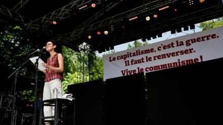 Nathalie Arthaud, de Lutte Ouvrière (LO) à l'élection présidentielle de 2027, prononce un discours lors du lancement de sa campagne à Presles dans le Val-d'Oise le 24 mai 2026