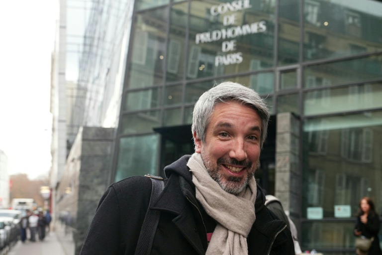 Guillaume Meurice, ancien humoriste de France Inter, devant le Conseil de Prud'hommes à Paris, le 10 décembre 2025