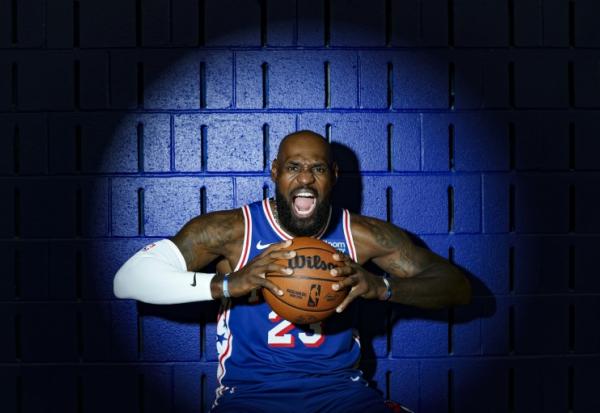 LeBron James avec les Philadelphie 76ers lors du media day à Philadelphie, le 28 septembre 2026