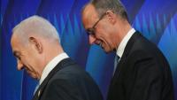 Le Premier ministre israélien Benjamin Netanyahu et le chancelier allemand Friedrich Merz quittent une conférence de presse à Jérusalem le 7 décembre 2025.