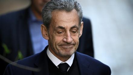 L'ancien président Nicolas Sarkozy quitte sa résidence pour se présenter à la prison de La Santé, le 21 octobre 2025 à Paris 