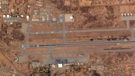 Image satellite de l'aéroport de Niamey prise le 29 janvier 2026 par Planet Labs PBC après une attaque la veille