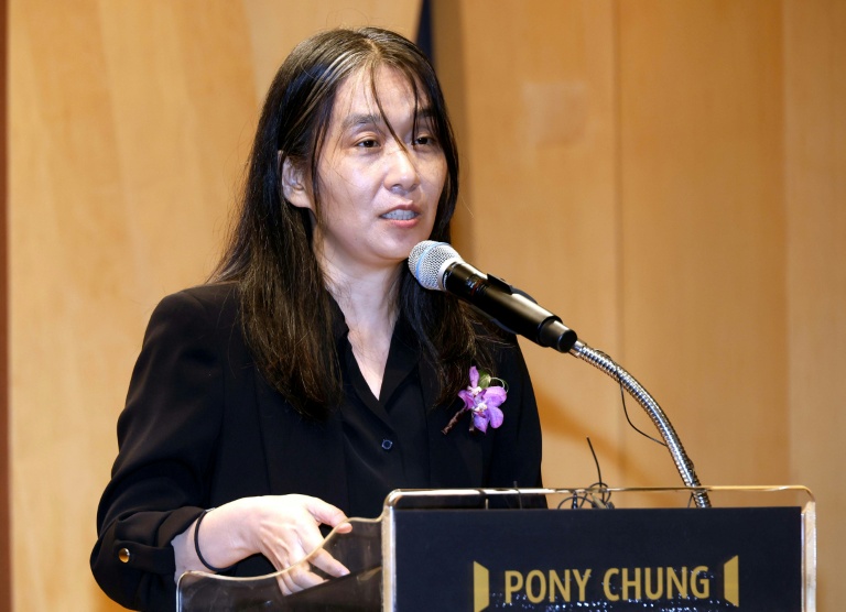 L'auteur sud-coréenne Han Kang, lauréate du prix Nobel de littérature 2024, lors d'une cérémonie à Séoul le 17 octobre 2024