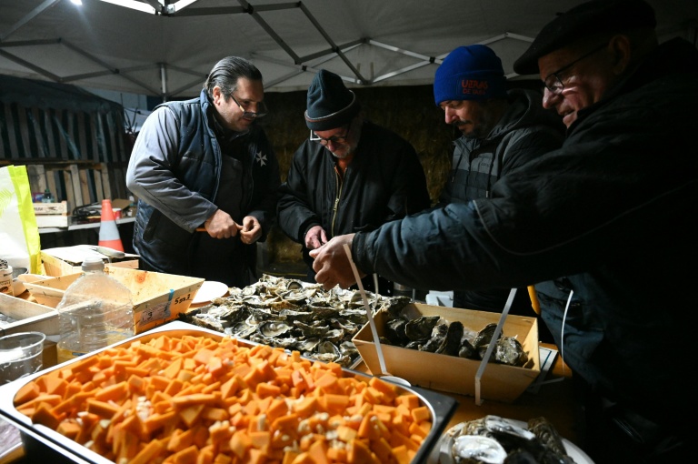 Des agriculteurs à Carbonne le soir du réveillon