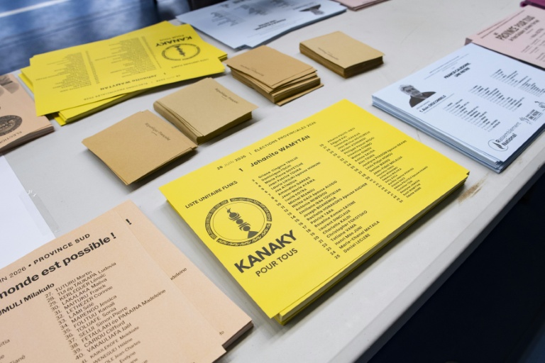 Des bulletins de vote lors des élections provinciales à Nouméa, le 28 juin 2026 en Nouvelle-Calédonie