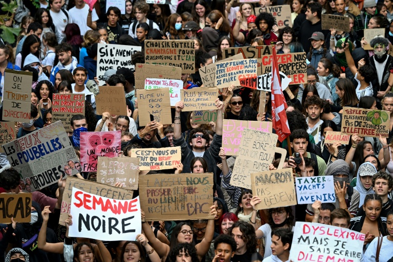 Des personnes manifestent, le 8 octobre 2026 à Marseille (Bouches-du-Rhône)
