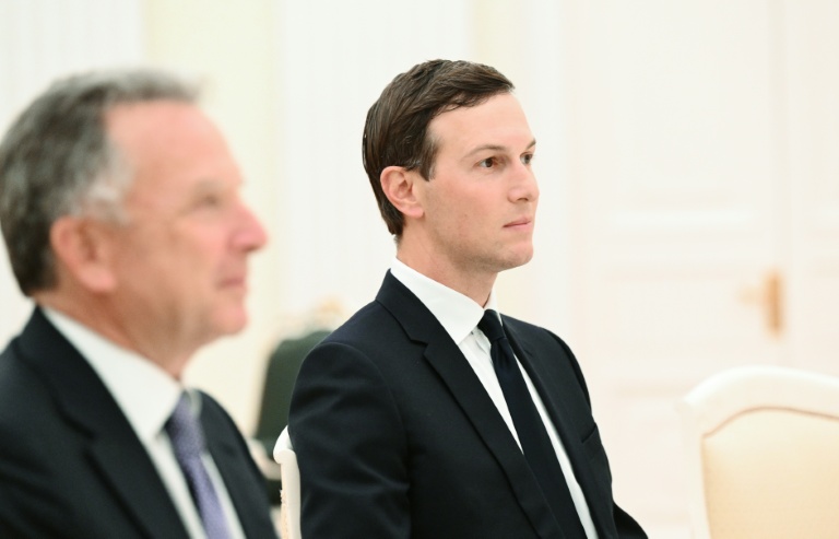 Photo de pool fournie par l'agence russe Sputnik, de l'envoyé spécial de Donald Trump, Steve Witkoff, et du gendre du président américain Jared Kushner, le 2 décembre 2025, au Kremlin, à Moscou

