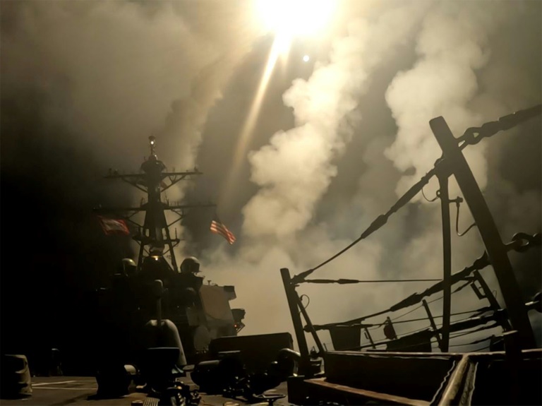 Une image diffusée par l'armée américaine montre le lancement de frappes contre les rebelles houthis au Yémen, le 15 mars 2025