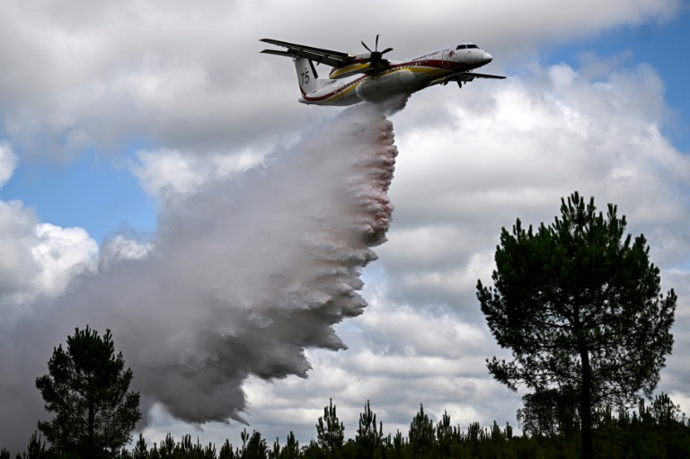 Un avion bombardier d'eau Dash Q400-MR à Saint-Aubin-de-Medoc, en Gironde, le 3 juillet 2026