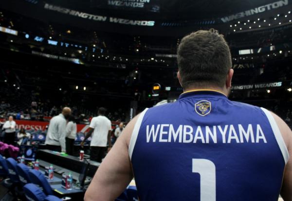 Jacob Ottinger, 27 ans, fan des Spurs, à Washington pour voir Victor Wembanyama le 21 décembre 2025
