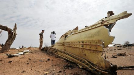 Des débris du vol Air Algérie AH5017, à Gossi au Mali, le 26 juillet 2014