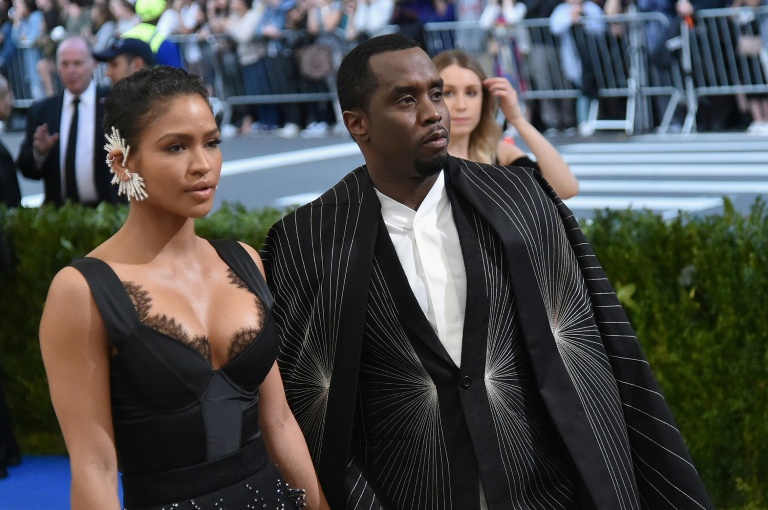 La chanteuse Cassie et P. Diddy lors de l'événement 