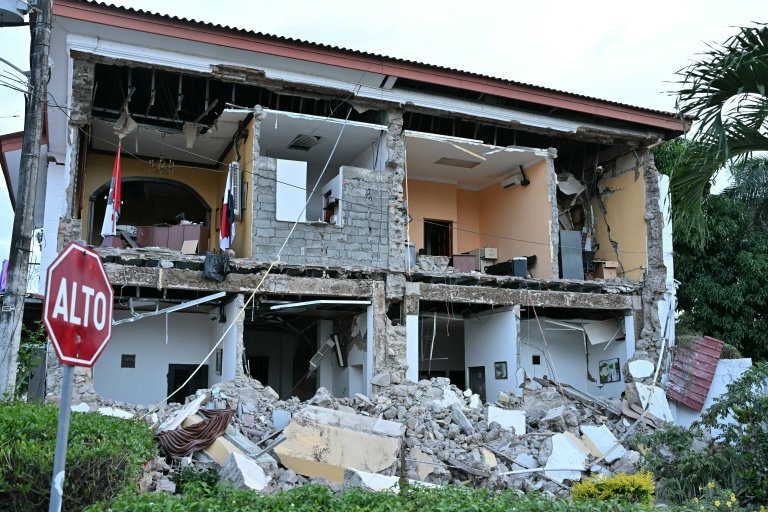 Le bureau du gouverneur de Penonomé a été éventré par un séisme de magnitude 7,7 au Panama, le 9 octobre 2026