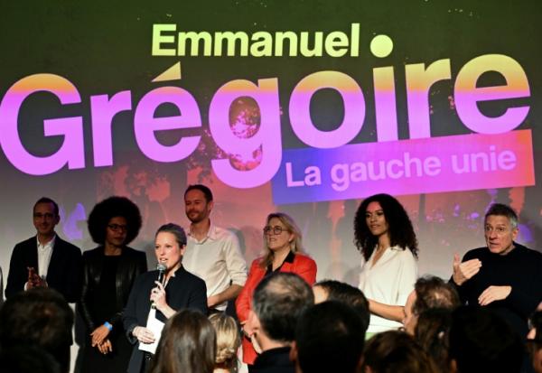 Lucie Castets (c), ex-candidate de la gauche à Matignon, lors d'une réunion de la Gauche unie à Paris, le 14 janvier 2026