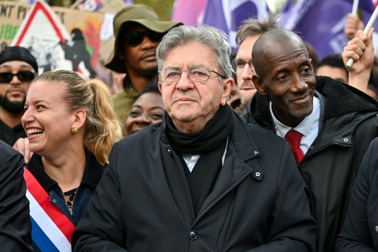(g-d) La députée LFI Mathilde Panot, Jean-Luc Mélenchon, candidat de LFI à la présidentielle et Bally Bagayoko, maire LFI de Saint-Denis, participent à une manifestation contre la vie chère, le 17 octobre 2026 à Paris