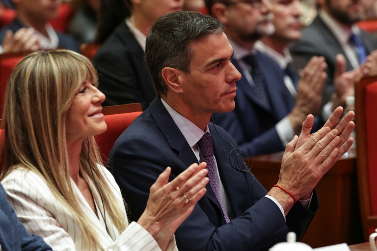 Le Premier ministre socialiste espagnol Pedro Sánchez et sa femme Begona Gomez à Pékin le 13 avril 2026