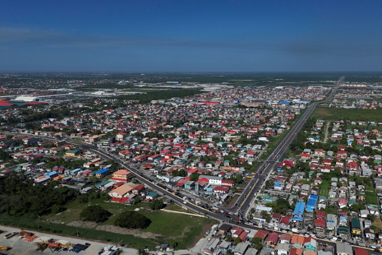 Vue aérienne de Georgetown, capitale du Guyana, le 26 août 2025