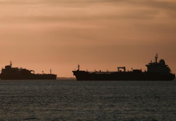 Navires transportant du pétrole ancrés dans le Grand Port Maritime de Marseille-Fos, à Fos-sur-Mer (sud de la France) le 13 mars 2026