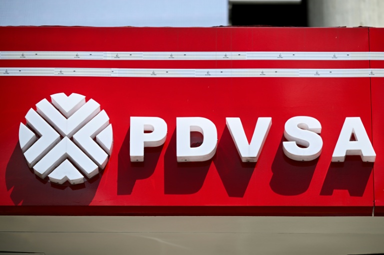 Le logo de la compagnie pétrolière nationale vénézuélienne PDVSA, visible dans une station-service à Caracas, le 10 octobre 2025