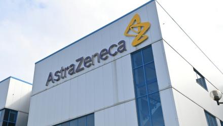 Le géant pharmaceutique britannique AstraZeneca compte investir 15 milliards de dollars en Chine d'ici 2030 pour y doper "la fabrication de médicaments ainsi que la recherche et le développement"