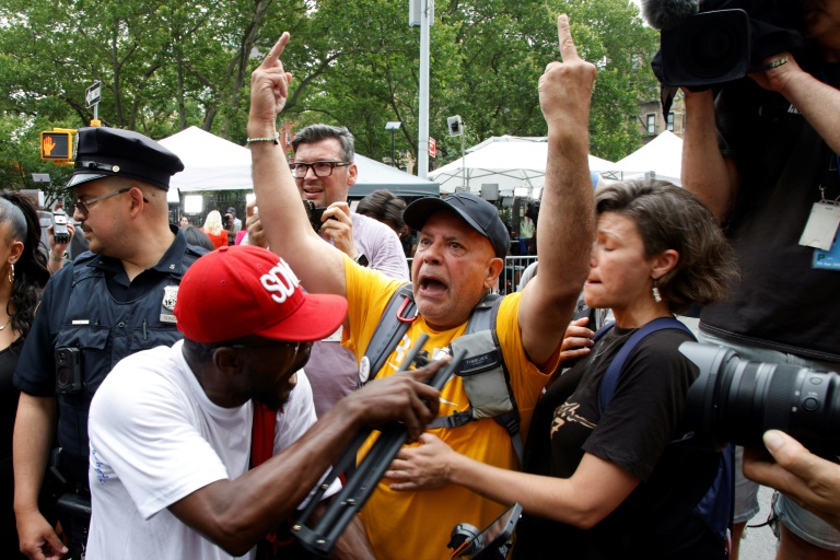 Du public réagit au verdict dans le procès de P. Diddy, à Manhattan, le 2 juillet 2025