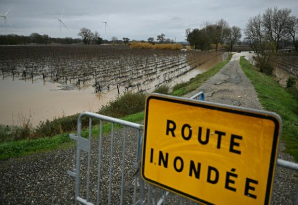 Une route inondée à Coursan, dans l'Aude, le 19 janvier 2026
