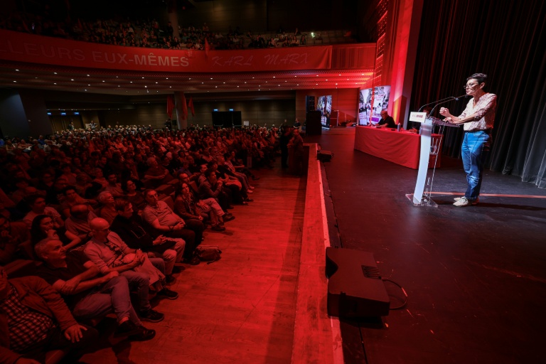 La candidate de Lutte ouvrière à la présidentielle, Nathalie Arthaud, lors de son premier meeting de campagne à Paris, le 26 septembre 2026