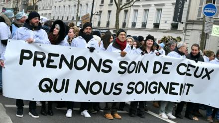 Manifestation de médecins libéraux contre une "dérive autoritaire" qui menace selon eux leur "liberté d'exercice", le 10 janvier 2026 à Paris 