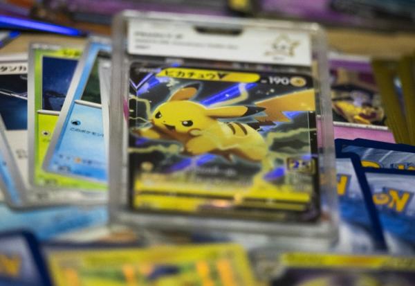 Pokémon, One Piece : les collectionneurs de cartes face à la spéculation des "scalpeurs" 