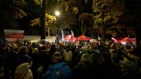 Des manifestants à Varsovie devant la Cour constitutionnelle polonaise, le 30 octobre 2026