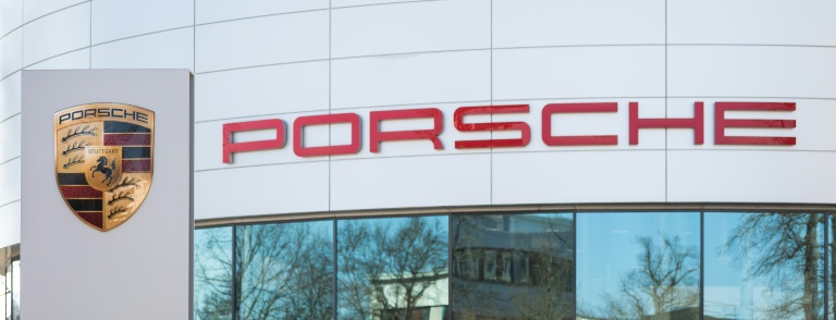 Enseigne Porsche à Stuttgart - Zuffenhausen, le 6 mars 2025